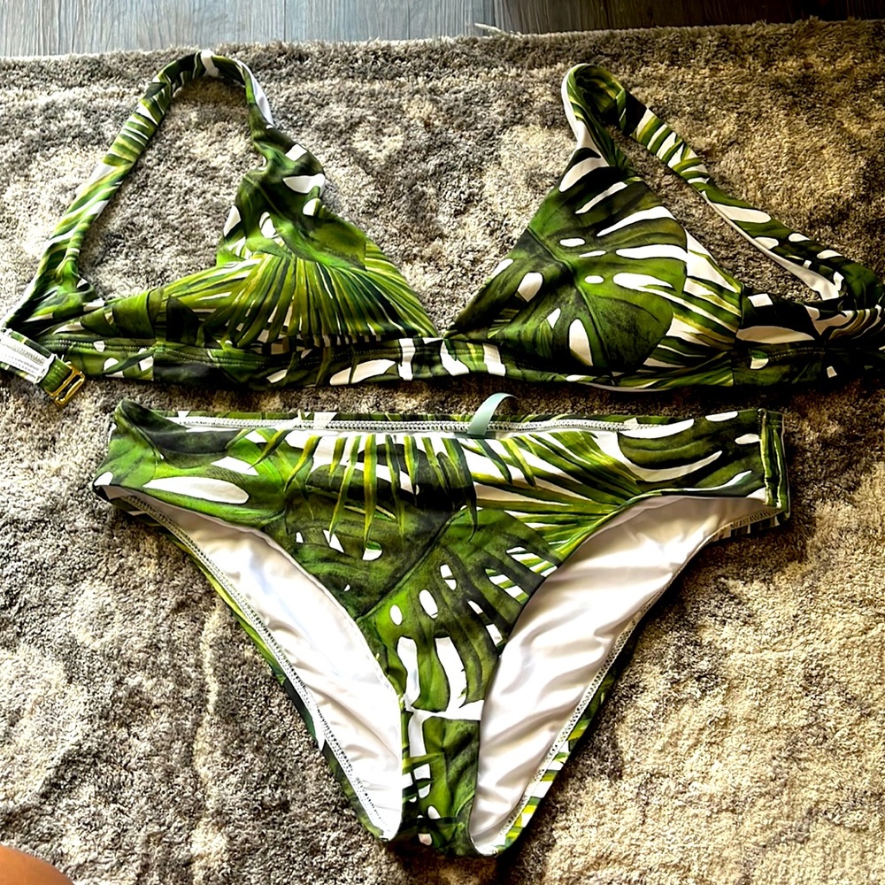 Monstera bikini